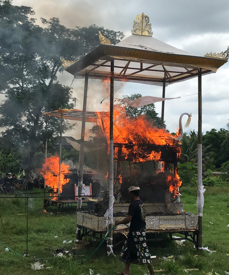 Students attend a Balinese Cremation. Photo courtesy of Rebekah Lindsay.