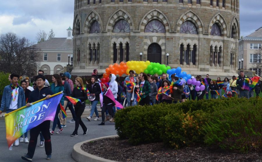 Students, staff, faculty and community members beginning the walk by the Nott Memorial. Photo by Joe Maher.