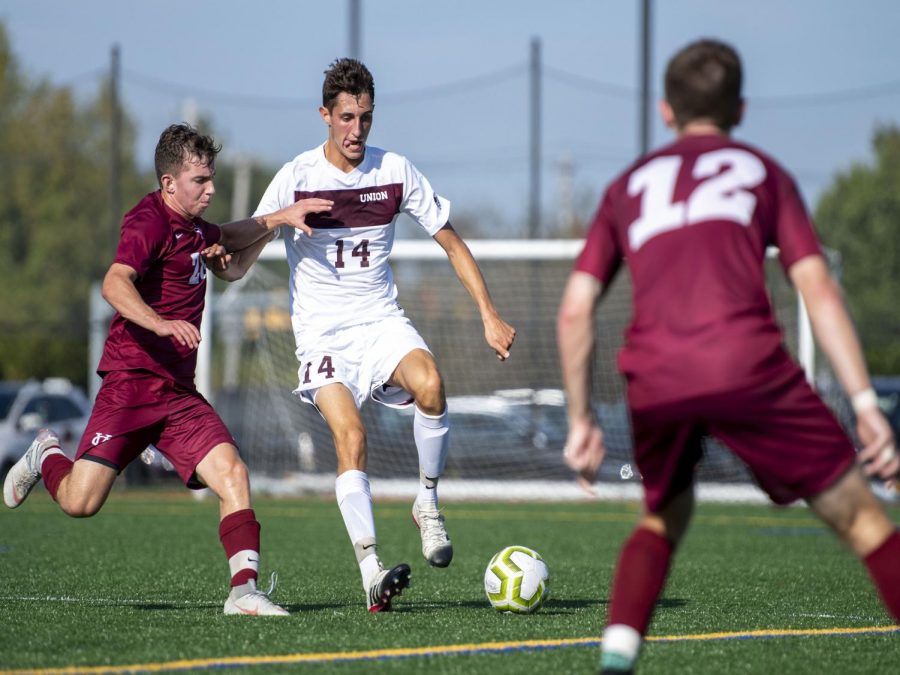 Christian Rufo ’23 playing defense as the Dutchmen took on Vassar College. Photo by Kwesi Blankson.