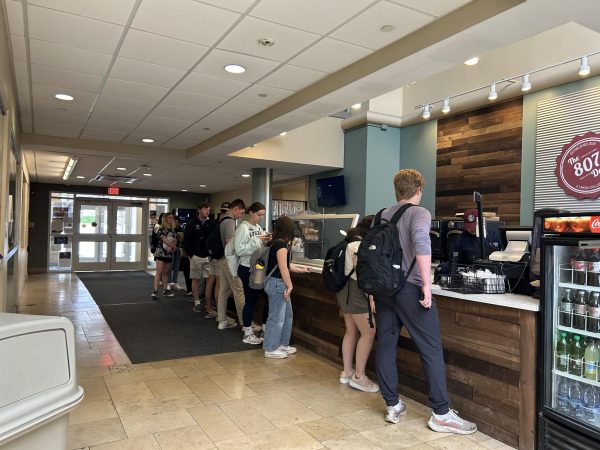 Students in line at the 807 Deli, a dining location that only accepts declining dollars.