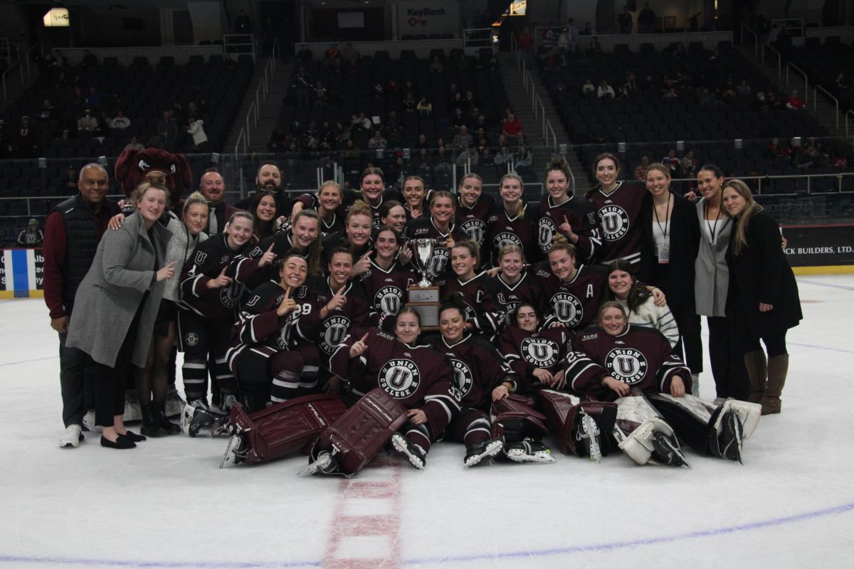 The women's hockey team after winning the mayor's cup on January 25, 2025. 