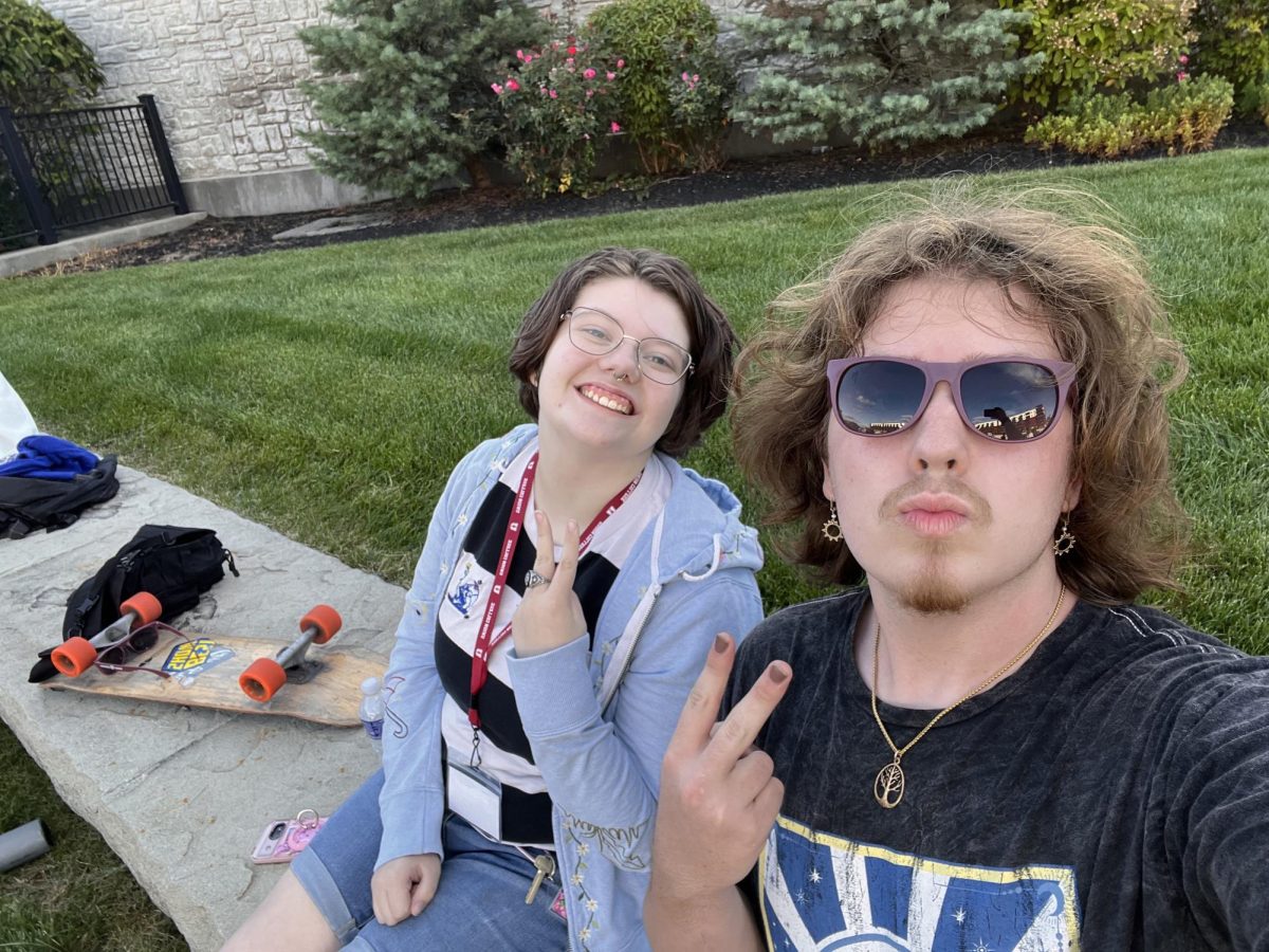 Sam Wodnick ‘29 with a friend during orientation. 